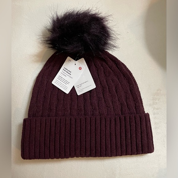 NWT Lululemon Women’s Cable Knit Pom Beanie Cassis Maroon Color - Picture 7 of 8
